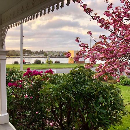 Riverbank Villa Devonport Exterior photo